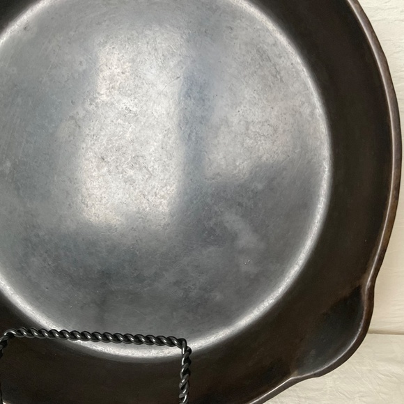 Vintage 🇨🇦 No. 8 Good Cheer 11” Cast Iron Skillet Frying Pan w/ Pour Spouts - Picture 7 of 12